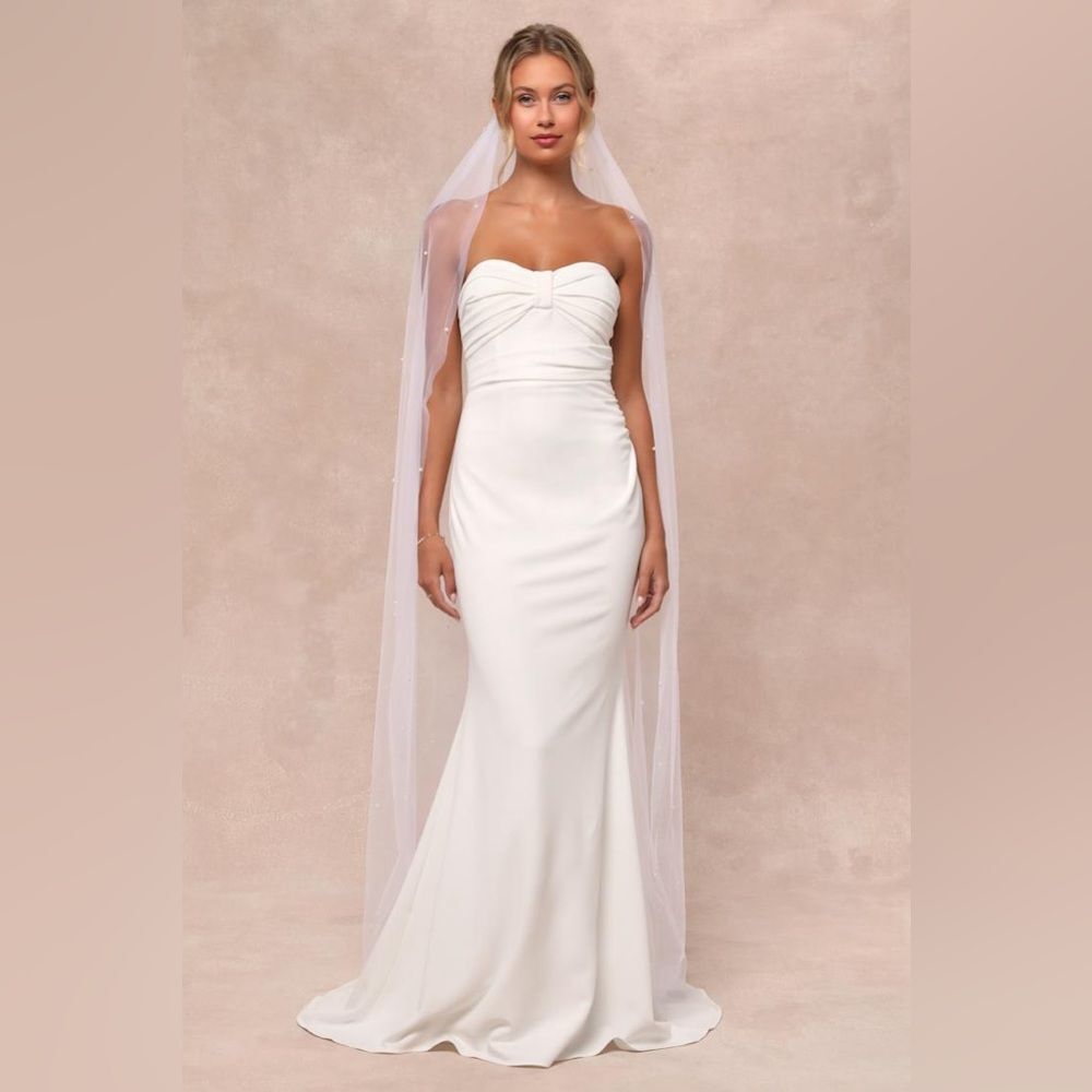 Lulu's Elegant White Strapless Wedding Dress